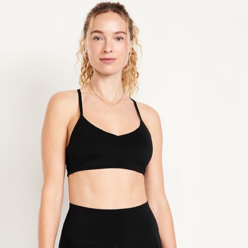 Old Navy Light Support StudioSmooth Racerback Sports Bra Black Jack